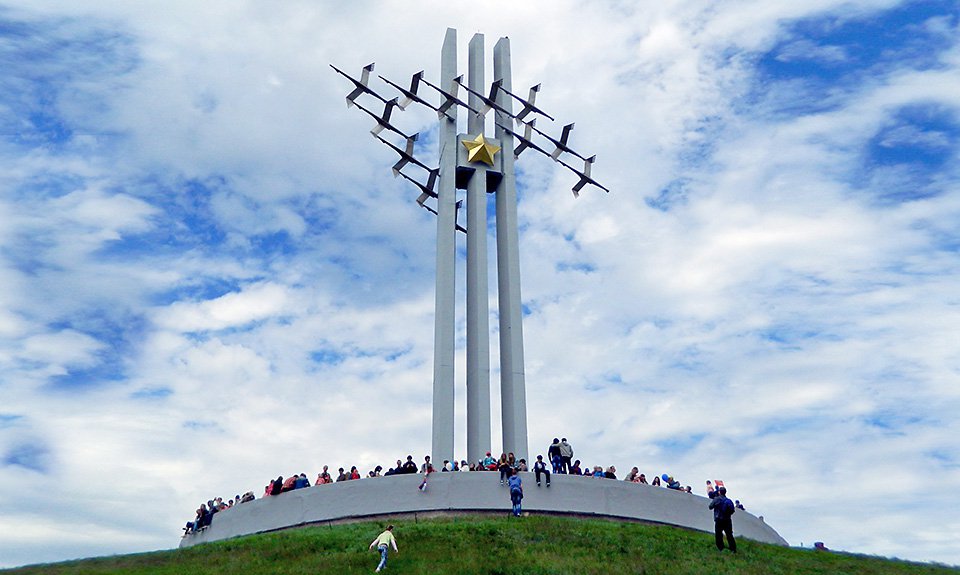Памятник «Журавли» в Саратове.  Фото: Wikimedia Commons