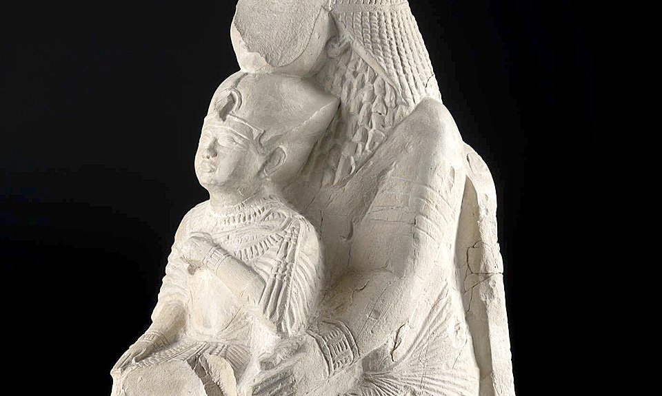 Иконография этой статуи не давала покоя поколениям египтологов. Фото: National Museums Scotland