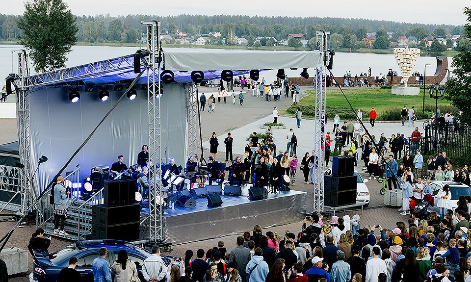1 июля на площади Металлургов состоялся звуковой перформанс «Автофония» . Фото: «Выкса-фестиваль»