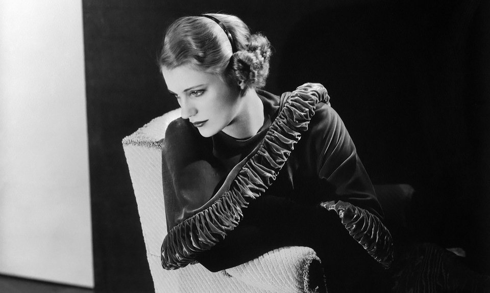 Ли Миллер. «Автопортрет с ободком для волос». 1932. Фото: Lee Miller Archives
