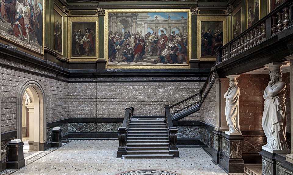 Интерьеры исторического здания Королевского музея изящных искусств Антверпена. Фото: Karin Borghouts