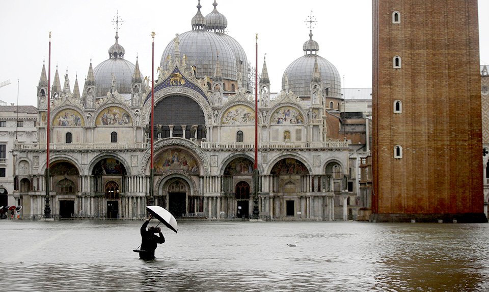 Чтобы защитить Венецию от дальнейшего подъема воды, нужны радикальные меры. Фото: AP Photo/Luca Bruno/ТАСС