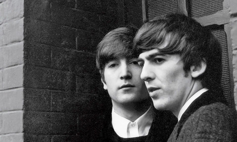 «Джон и Джордж, Париж». 1964.  Фото: Пол Маккартни