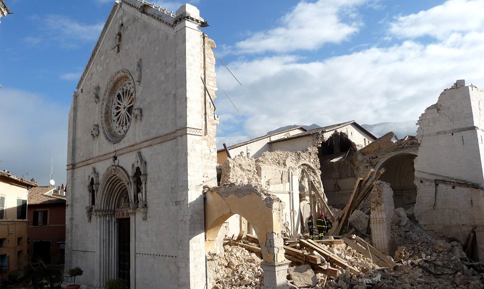 Базилика Сан-Бенедетто в Норче после землетрясения. Фото: Wikimedia Commons