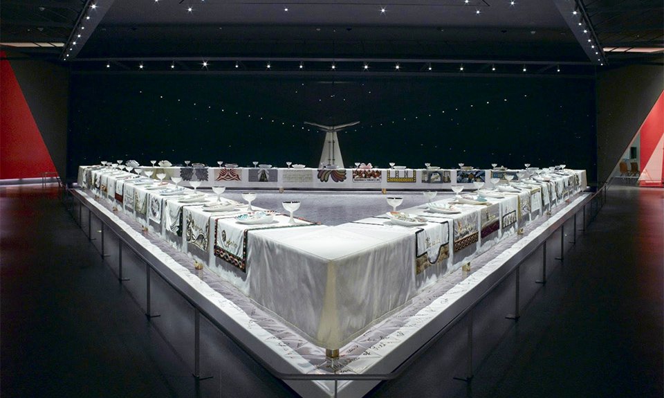 Джуди Чикаго. Инсталляция «Званый ужин».  Фото: Brooklyn Museum