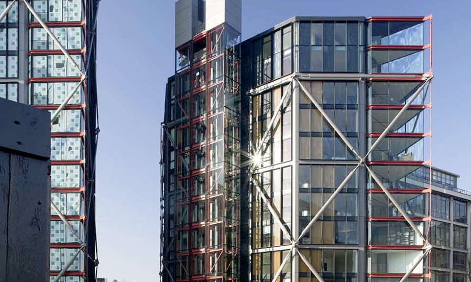 Неподалеку от здания лондонской мэрии, тоже на берегу Темзы, высится жилой комплекс NEO Bankside (2012) Ричарда Роджерса. Фото: Harbour + Partners