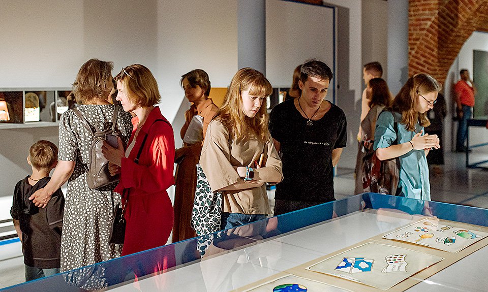 Посетители на выставке «Формы и методы» в нижегородском «Арсенале». Фото: Александр Мерзляков
