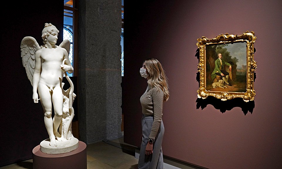 Скульптура «Амур» Антонио Кановы на выставке «Гранд-тур. Мечта об Италии — от Венеции до Помпей» в Gallerie D'Italia (Милан). Фото: Gallerie D'Italia