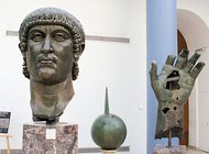 В Лувре обнаружили гигантский указательный палец императора Константина