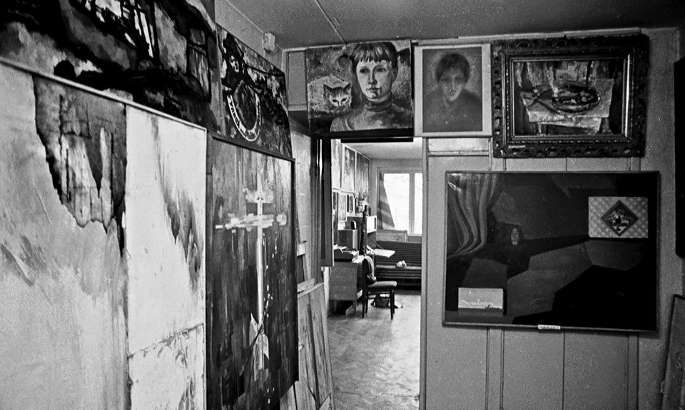 Выставка в квартире художника Оскара Рабина. 1975. Фото: RААN