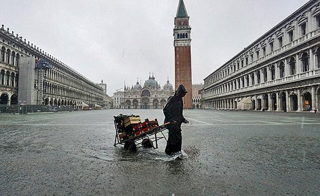 Венецианские музеи и выставки биеннале закрыты из-за наводнения