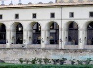 Вандалы разрисовали коридор Вазари во Флоренции