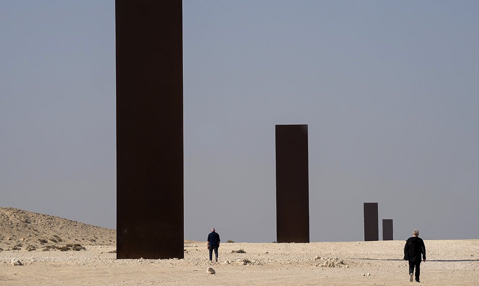 Ричард Серра. Арт-объект «Восток — Запад/Запад — Восток». Катар. Фото: Zuma\TASS