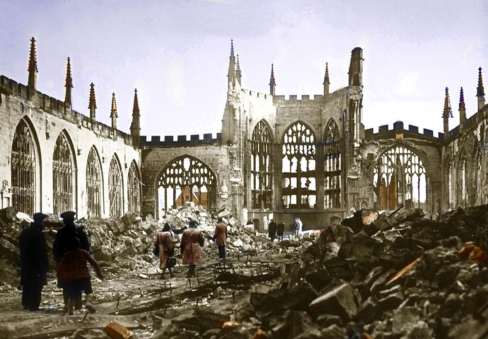 Руины собора Ковентри после налета немецкой авиации в 1940 г. Фото: Mary Evans Picture Library/ТАСС