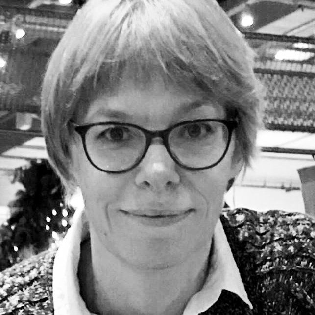 Ольга Козлова — историк искусства, художественный критик, автор книги «Фотореализм», публикаций по истории анатомического рисунка. Публикуется на русском и немецком языках. Живет в Швейцарии