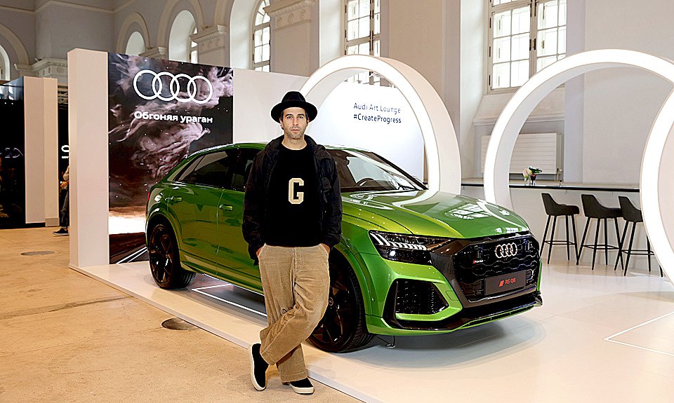 Телеведущий Иван Ургант на презентации стенда Audi на ярмарке Cosmoscow. Фото: Audi Russia