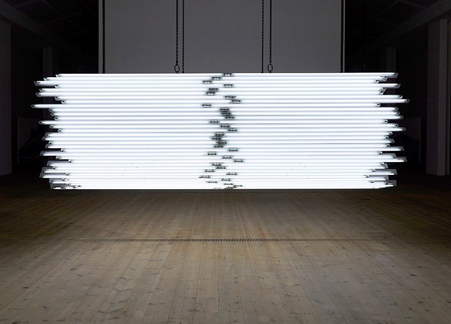 Моника Бонвичини. Инсталляция Light Me Black. 2009. Фото: John McKenzi
