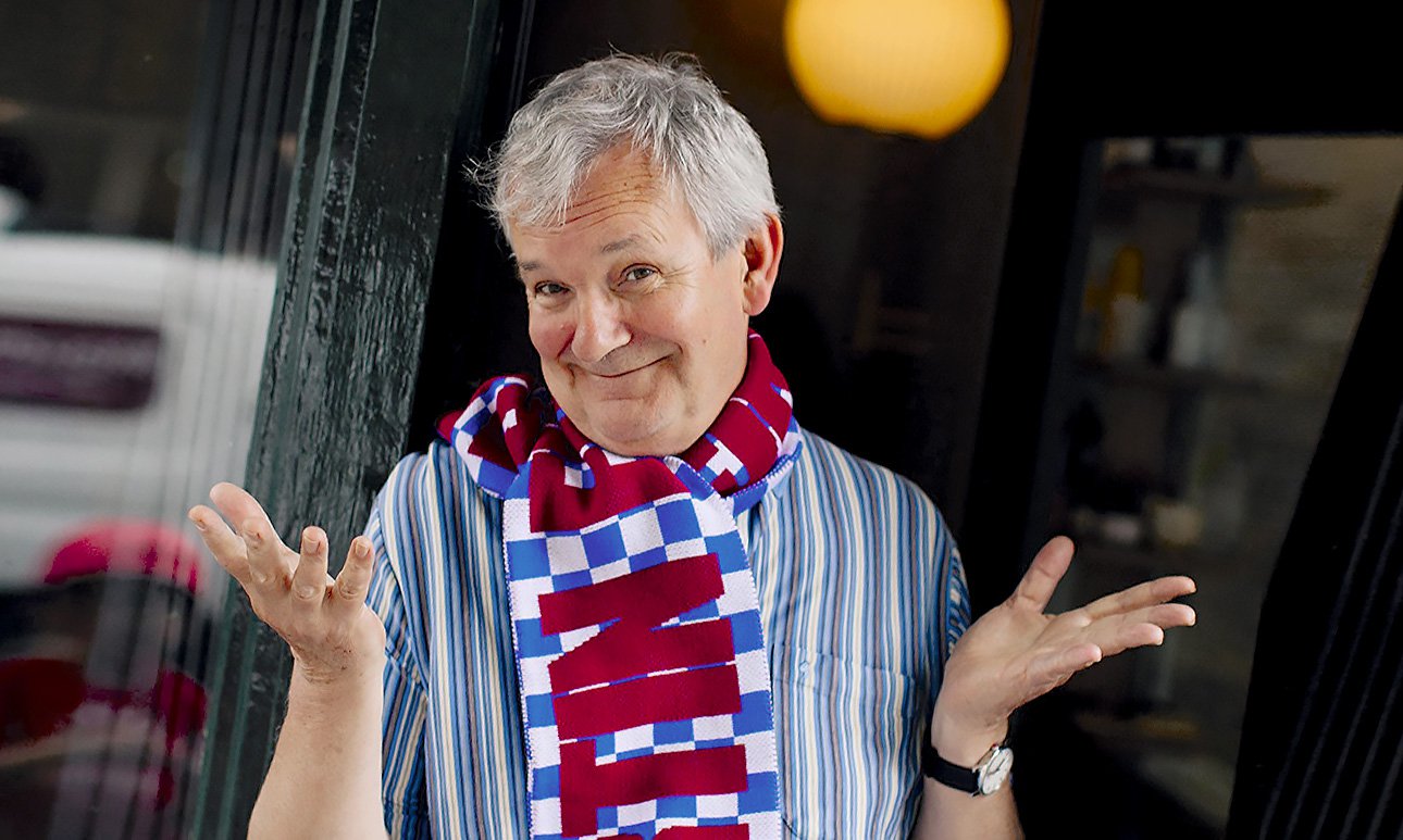 Фотография Мартина Парра для профиля на сайте знакомств. Hey Saturday, Лондон, Англия. 2016.  Фото: Saskia Nelson/Hey Saturday