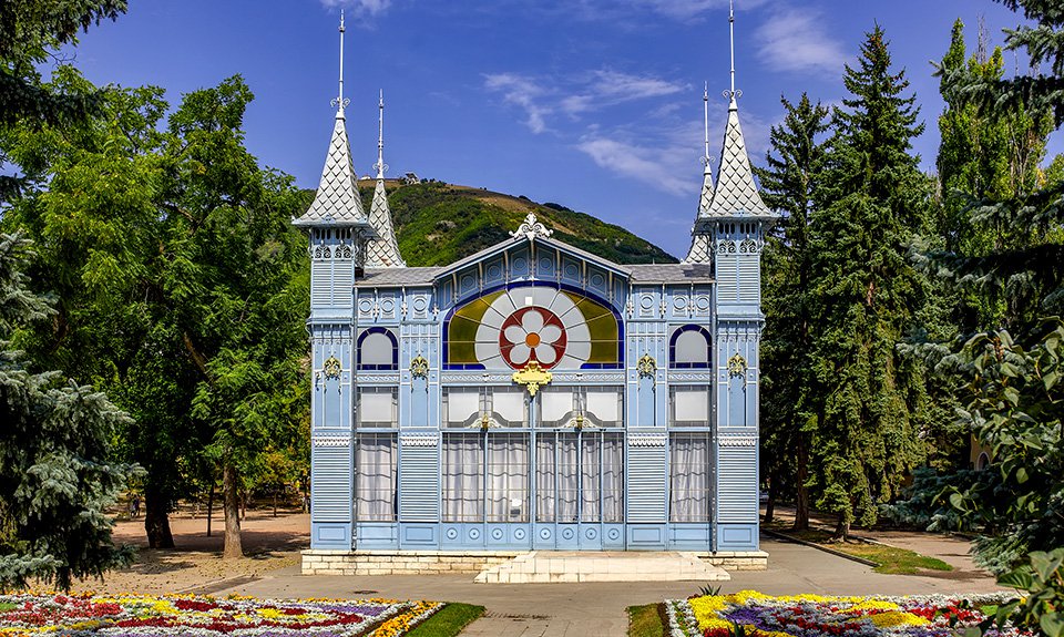 Лермонтовская галерея в Пятигорске. Фото: Николай Николенко/Фотобанк Лори