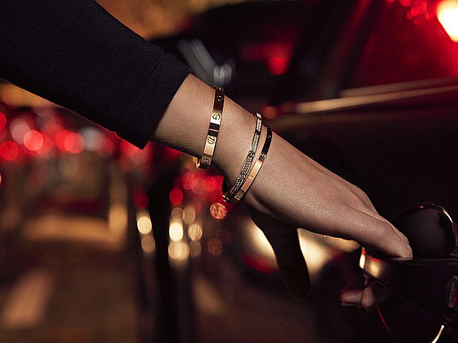 Новые браслеты Cartier из коллекции Love из розового золота с десятью бриллиантами. Фото: Cartier