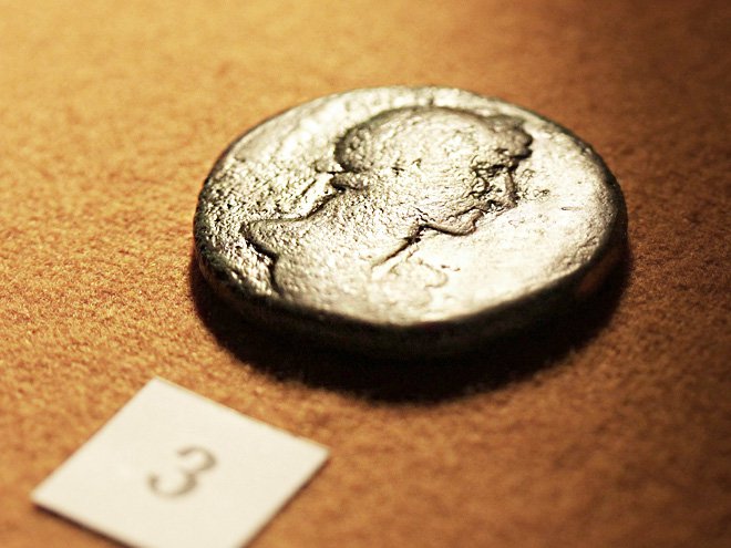 Римскую монету местный мастер предназначал в переплавку. Фото: Наталья Шкуренок