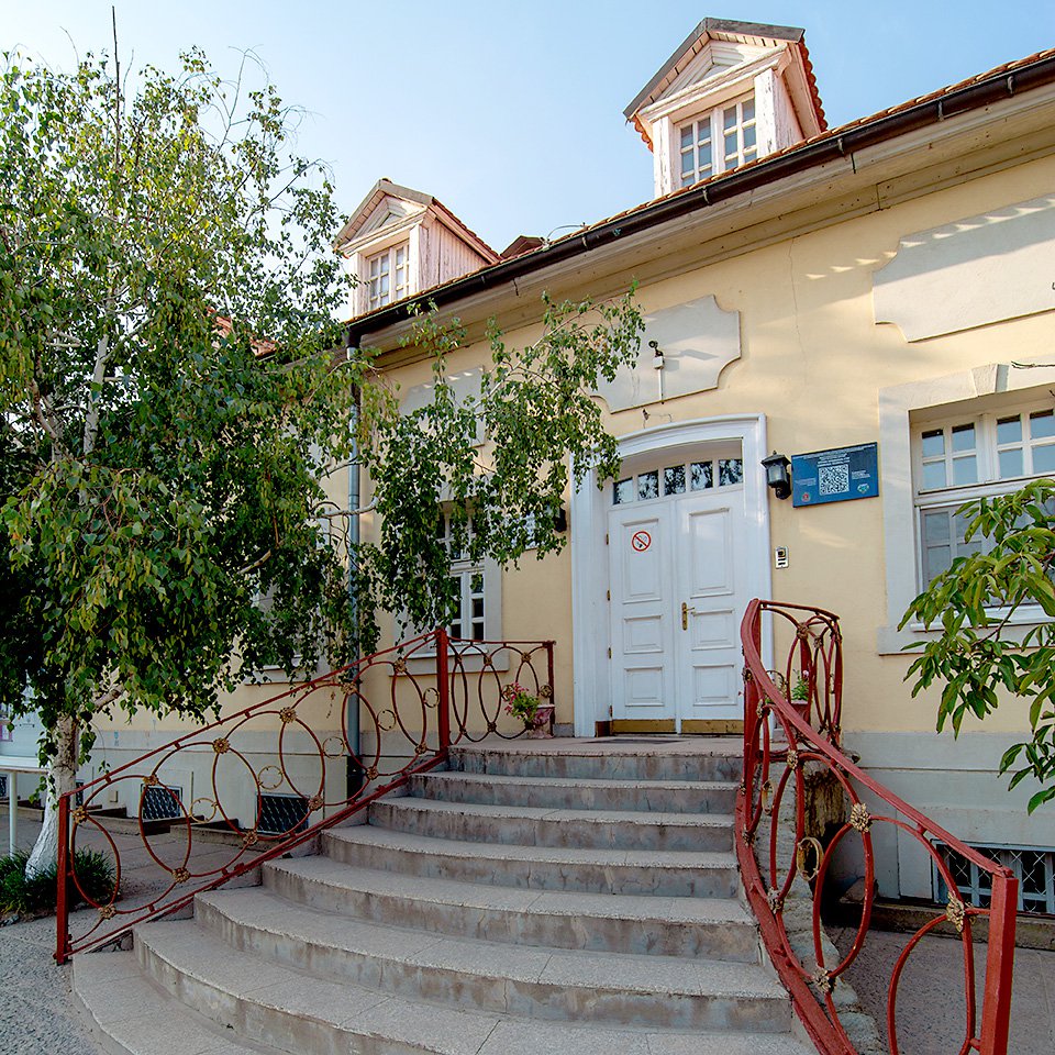 Здание общинной управы в Старой Сарепте. Фото: Wikimedia Commons