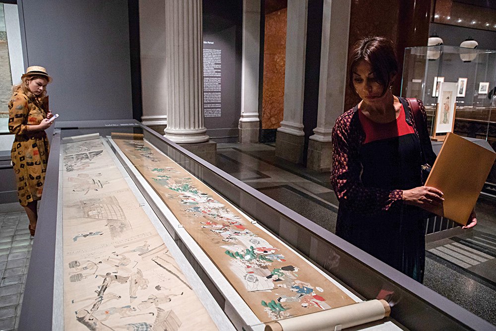 Посетители на выставке «Изобразительное искусство эпохи Эдо» в ГМИИ им. А.С. Пушкина. Фото: Сергей Петров/ТАСС