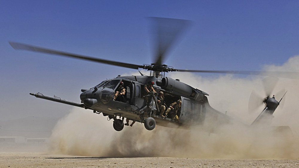 Исследования армии США, разрабатывающей состав черной матовой краски для лопастей вертолетов, помогают реставраторам, работающим с уличной скульптурой. Фото: USA AIR FORCE
