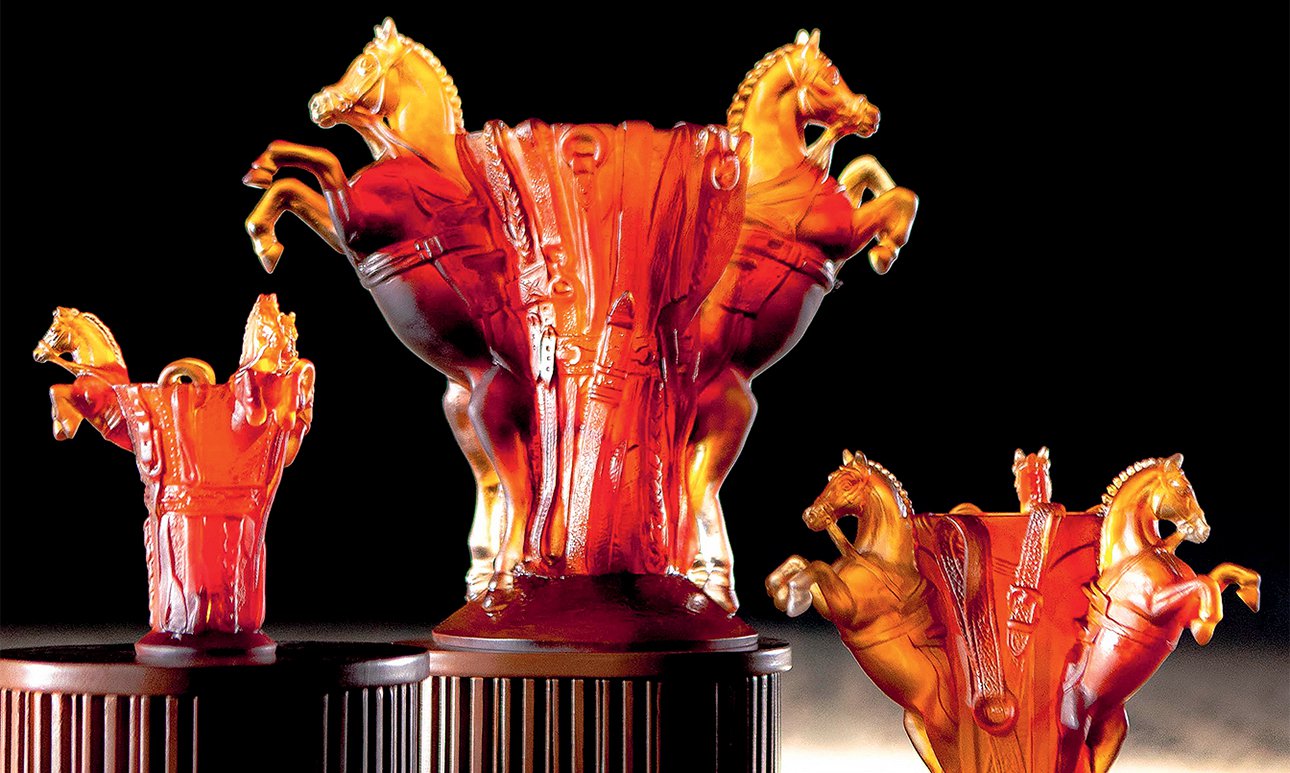 Три вазы Daum из новой коллекции Rêve Équestre.  Фото: французская мануфактура Daum