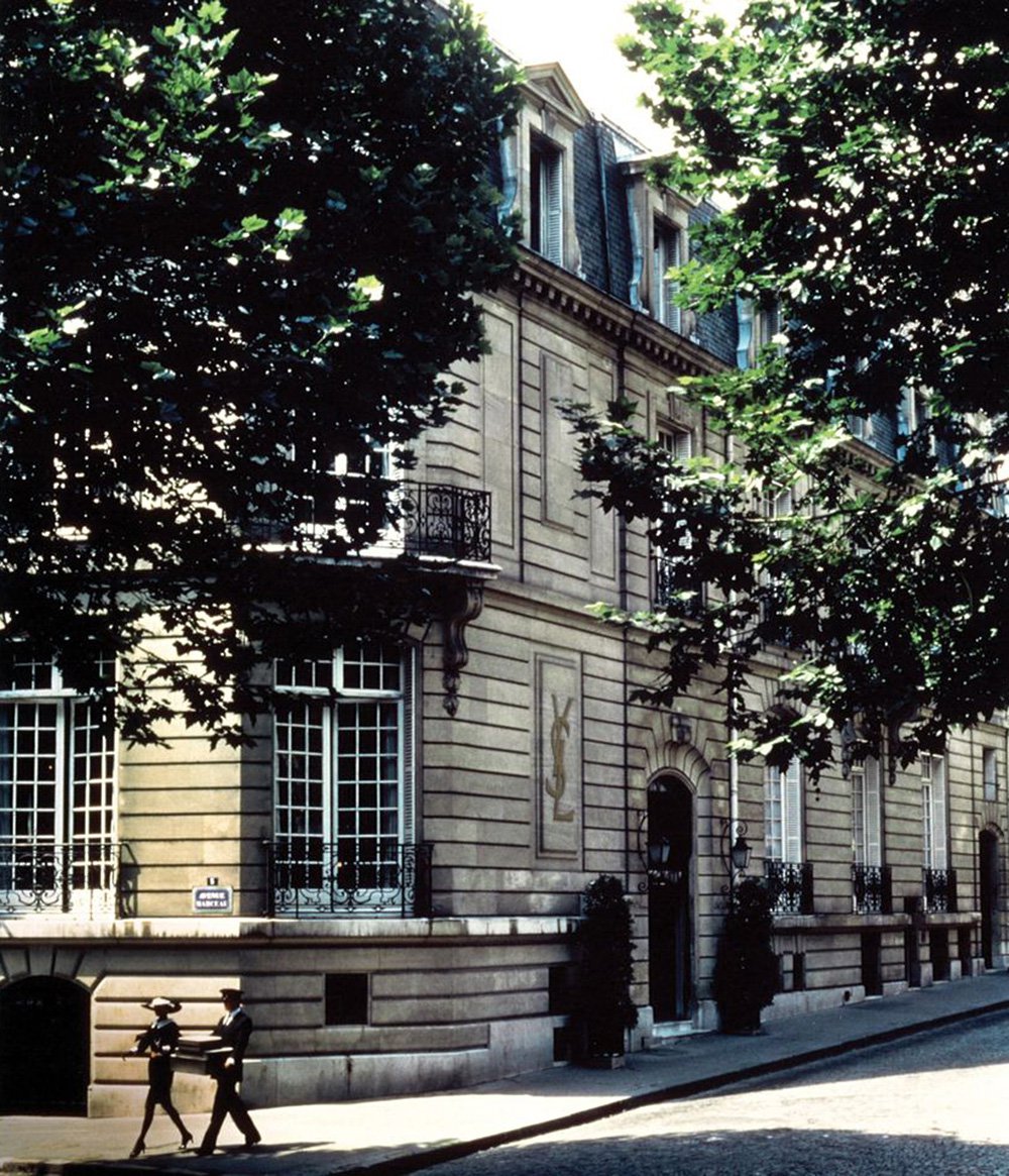 Исторический дом моды Сен-Лорана на авеню Марсо в Париже. Фото: Sacha