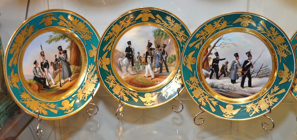 Военные тарелки периода правления императора Николая I. 1843–1844. Императорский фарфоровый завод. Галерея искусств Елены Зениной