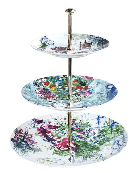 Этажерка Bernardaud из коллекции "Букет цветов Марка Шагала".  Фото: (c) ADAGP, Paris, 2019-Chagall