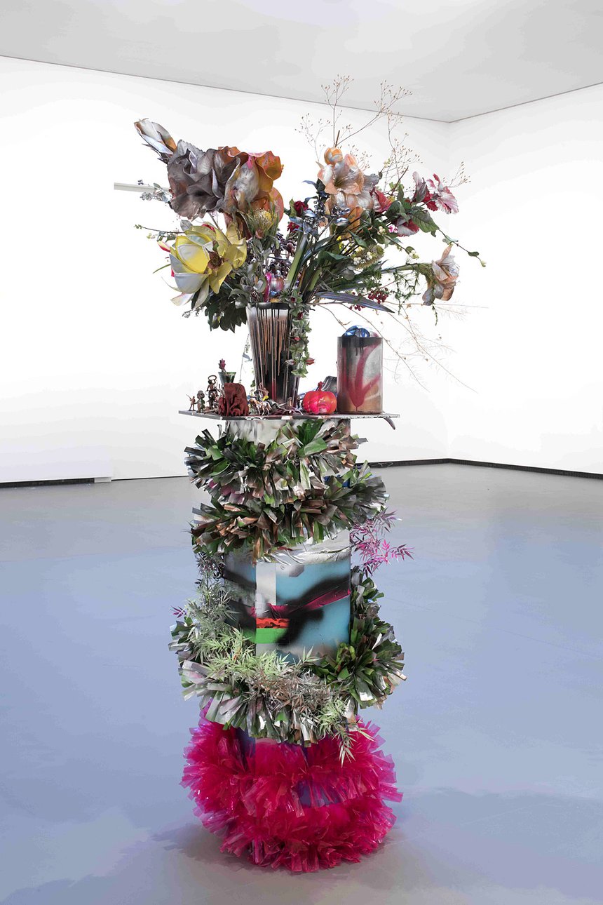 Иза Генцкен. «Букет». 2004. Фото: © Isa Genzken/ Fondation Louis Vuitton / Martin Argyroglo