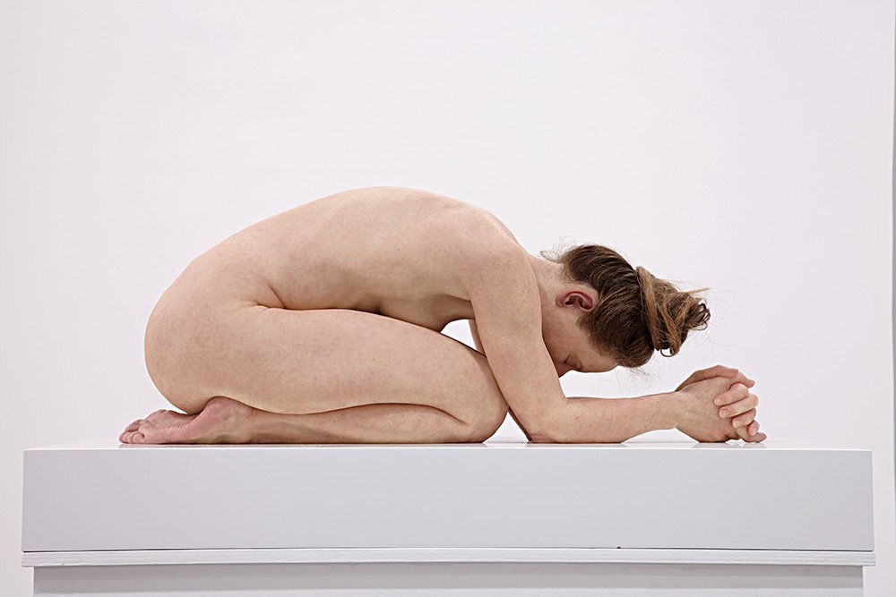 Сэм Джинкс. «Без названия» («Женщина на коленях»). 2015. Фото: © Sam Jinks. Courtesy of the artist, Sullivan+Strumpf, Sydney and Institute for Cultural Exchange, Tübinge