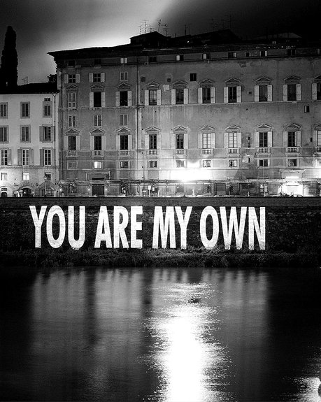 Из серии «Проекции». 1996. Флоренция. Фото: Edd Horder, Jenny Holzer/Art Resource, NY