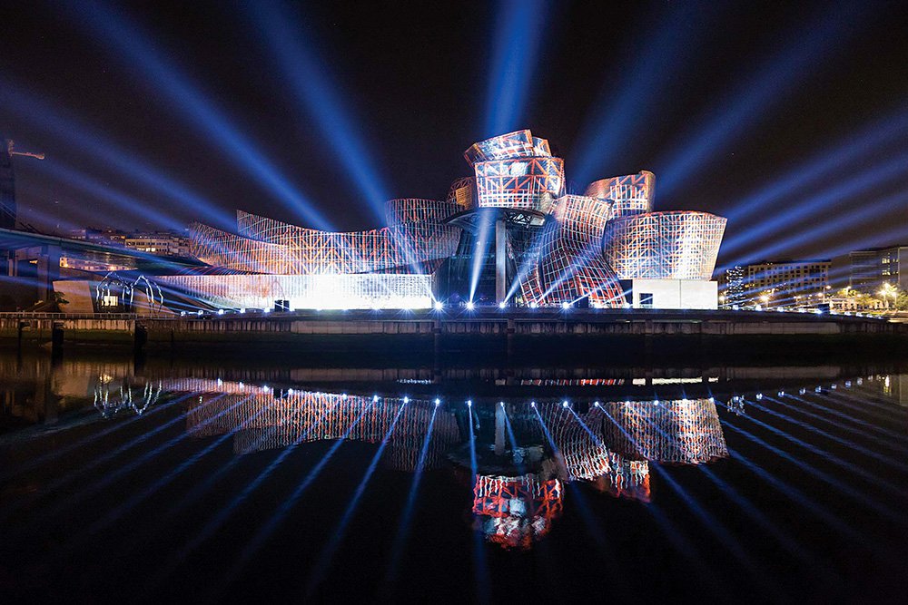Световое шоу в честь 20-летия музея в октябре. Фото: Guggenheim museum Bilbao