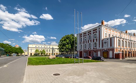 Площадь Сахарова как атом, гостиная и сад