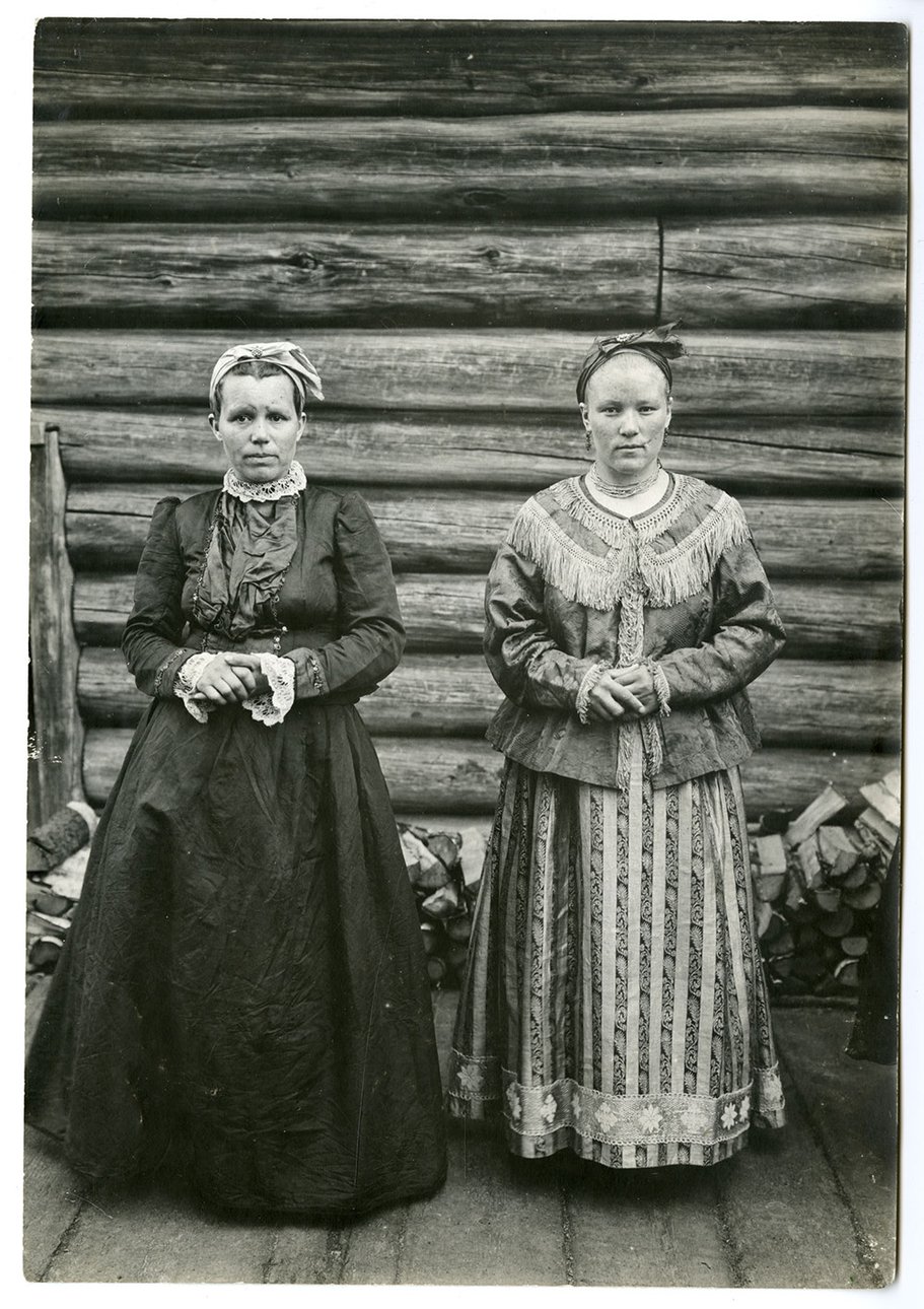 Женщины села Нёнокса Архангельской области. 1910 г. Российский этнографический музей