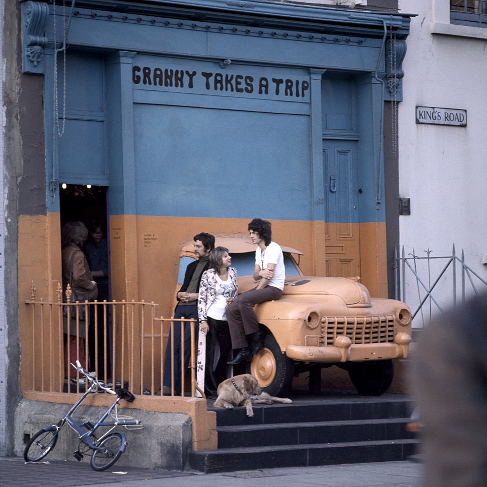Дженни Дуган-Чепмен Грин около бутика Granny Takes a Trip. 1971. Фото: Jenny Dugan-Chapman Green collection
