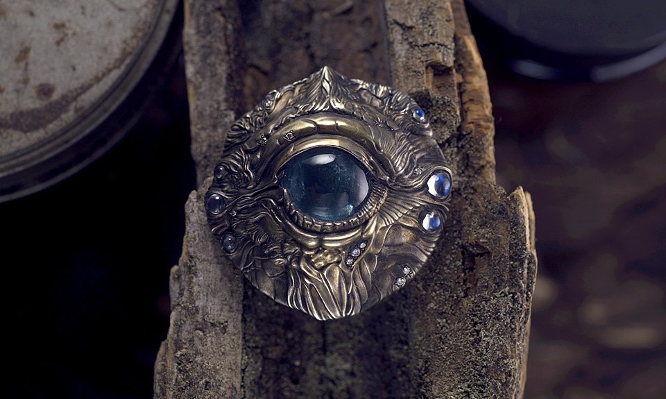 Кольцо в виде драконьего глаза. Фото: Рем Султанов
