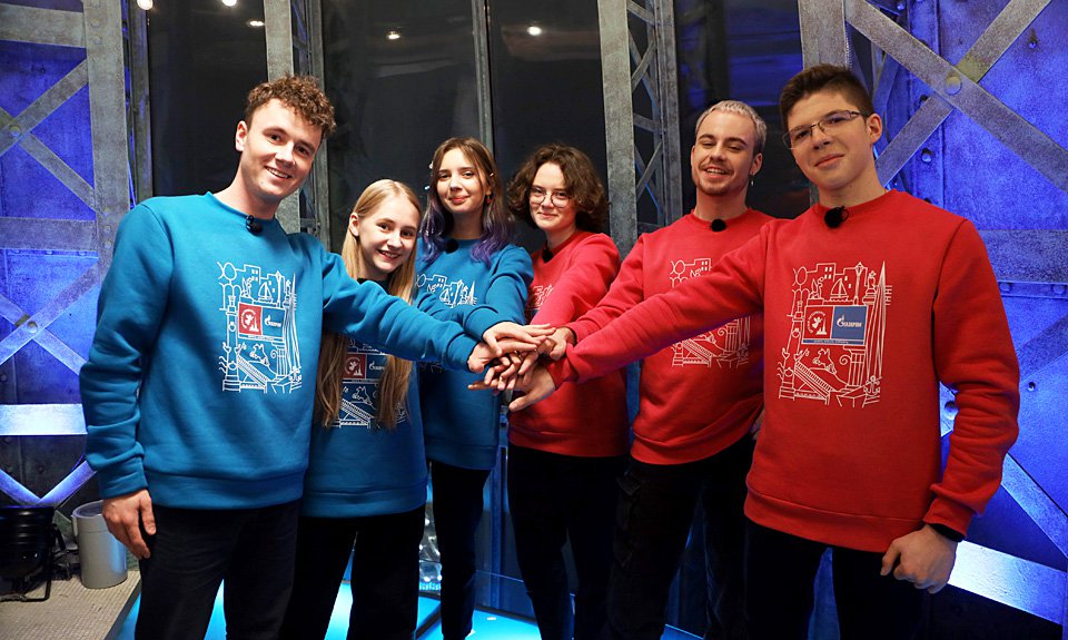Две команды участников – «синие» и «пурпурные»  – подружились за время съемок. Фото: ПАО «Газпром»