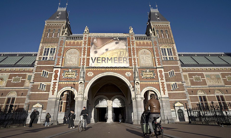Здание амстердамского Рейксмузеума. Фото: Peter Dejong/AP Photo