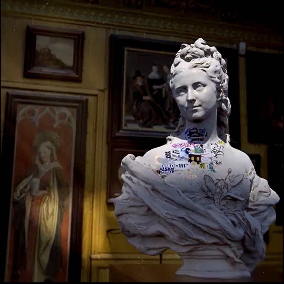 Артем Ткач. Sticker Statue. Фото: Chatex
