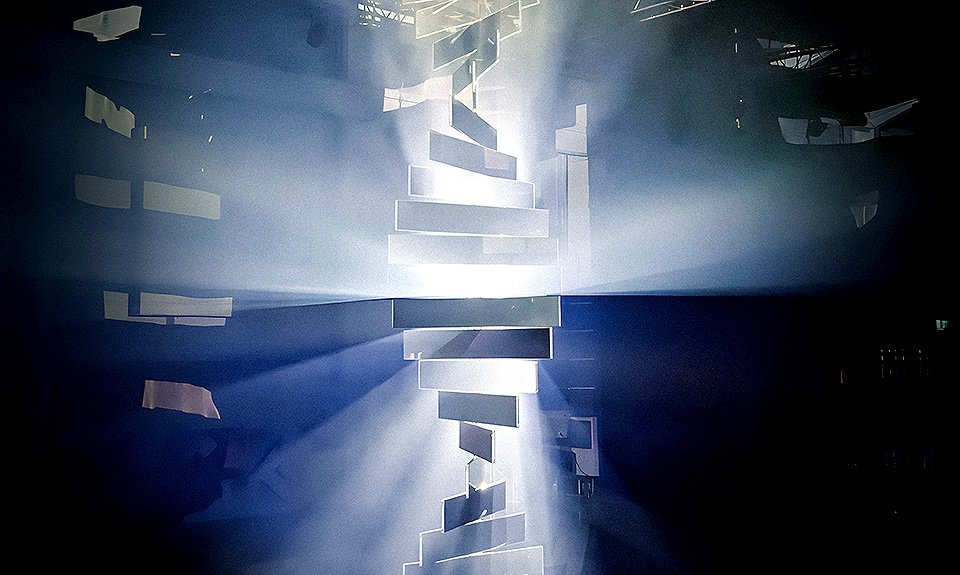 Кит Вебстер. The Helix. Кинетическая световая инсталляция. Фото: Фестиваль Intervals