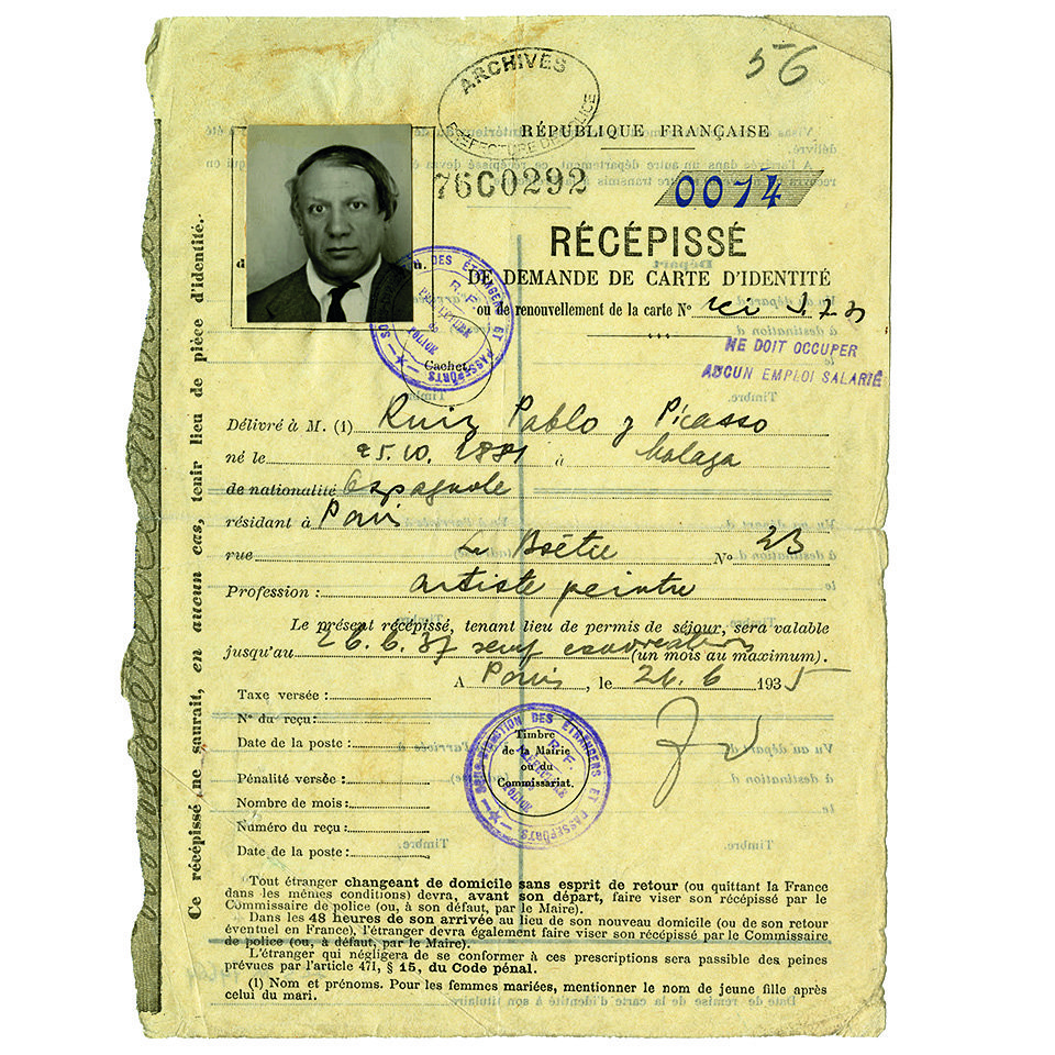 Заполненный формуляр по запросу Пабло Пикассо на продление вида на жительство в Париже. 1935. Фото: Archives de la Préfecture de Police de Paris