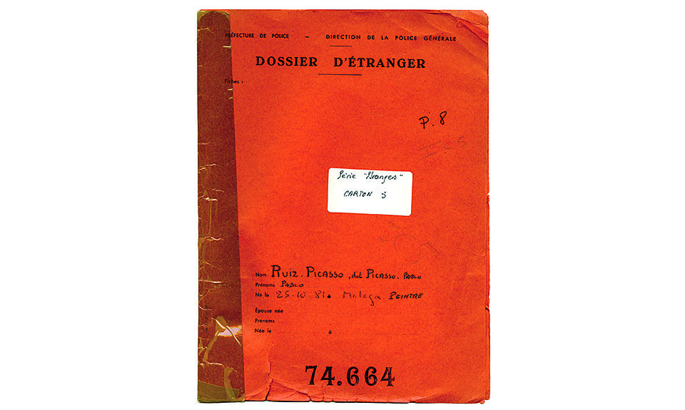 Обложка обширного полицейского досье на Пабло Пикассо, включавшего отчеты, стенограммы допросов и отпечатки пальцев. Фото: Archives de la Préfecture de Police de Paris