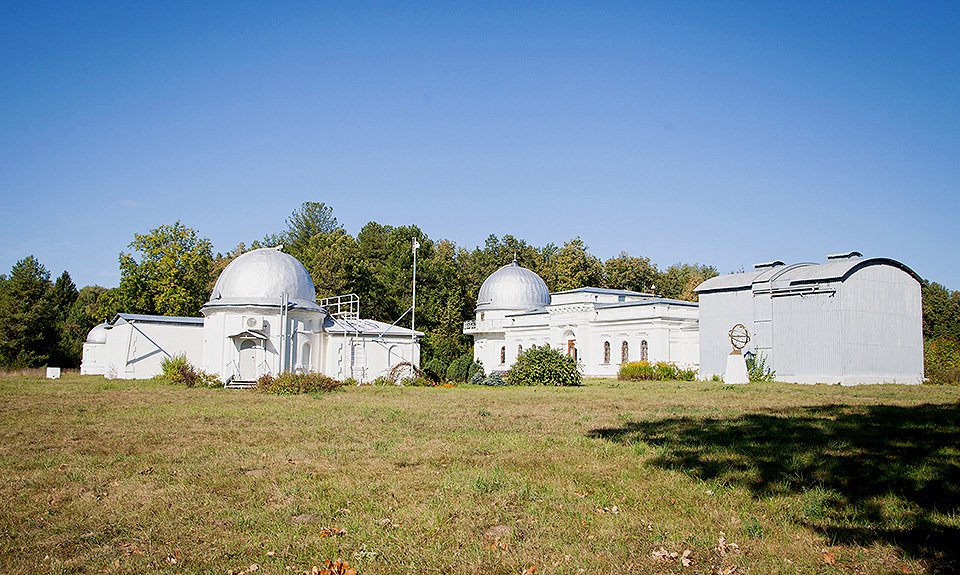 Пригородная астрономическая обсерватория им. В.П.Энгельгардта включает в себя сооружения для наблюдений за небом и жилые дома, расположенные на территории парка. Фото: Казанский (Приволжский) федеральный университет