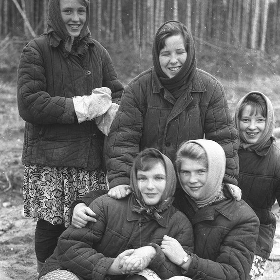 Владимир Варновский. Работницы на лесной делянке в Вохтоме. Фото: Центр русского искусства