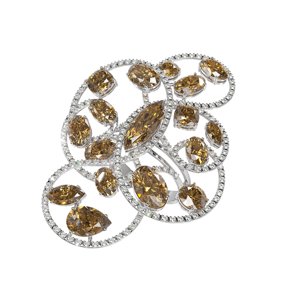 Кольцо «Ажур» с белыми и коньячными бриллиантами круглой огранки. Фото: MOIETY