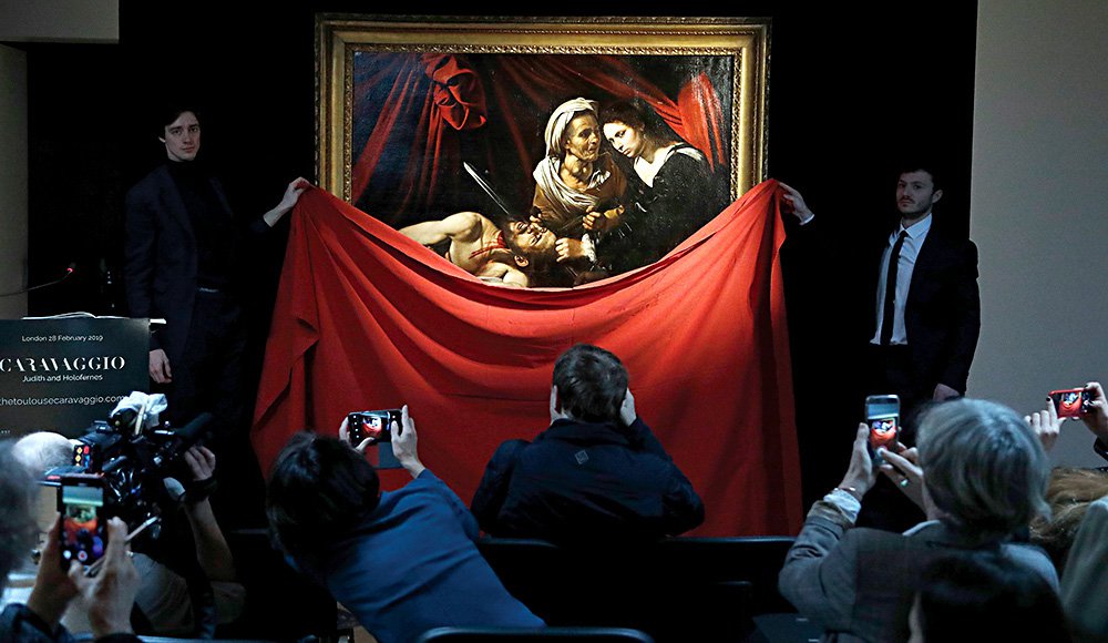 Картина «Юдифь, убивающая Олоферна» на выставке в лондонской галерее Colnaghi. Фото: AP Photo/Frank Augstein/ТАСС
